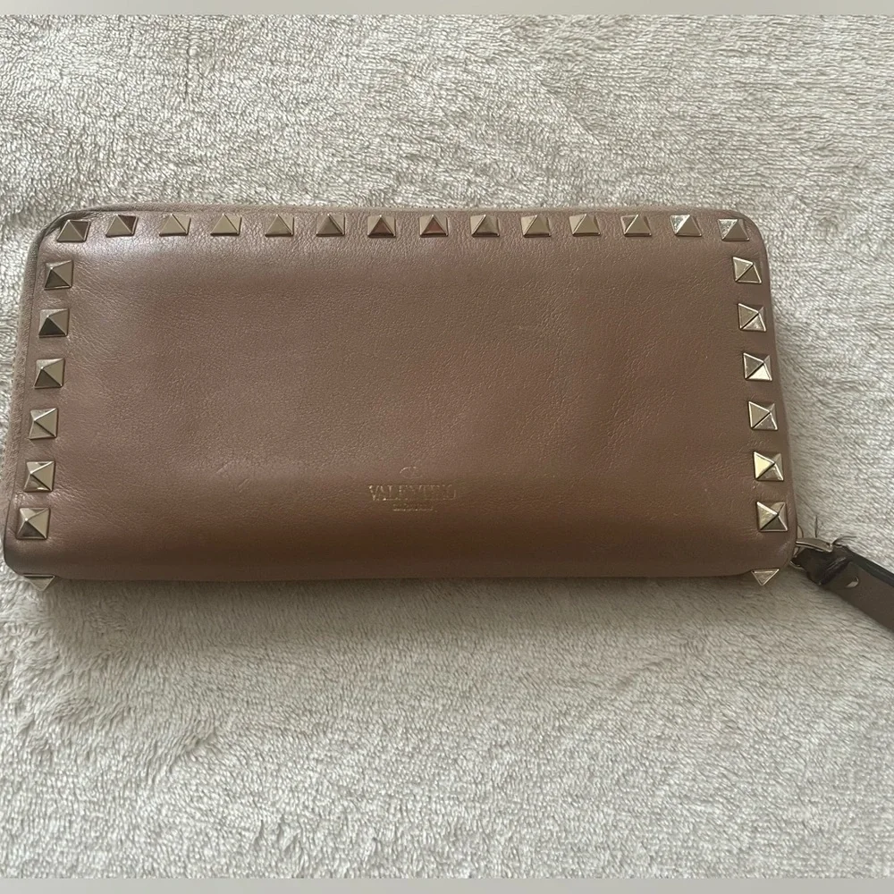 Valentino Garavani Rock Stud Pink Wallet with Gold Studs EUC - Picture 14 of 16